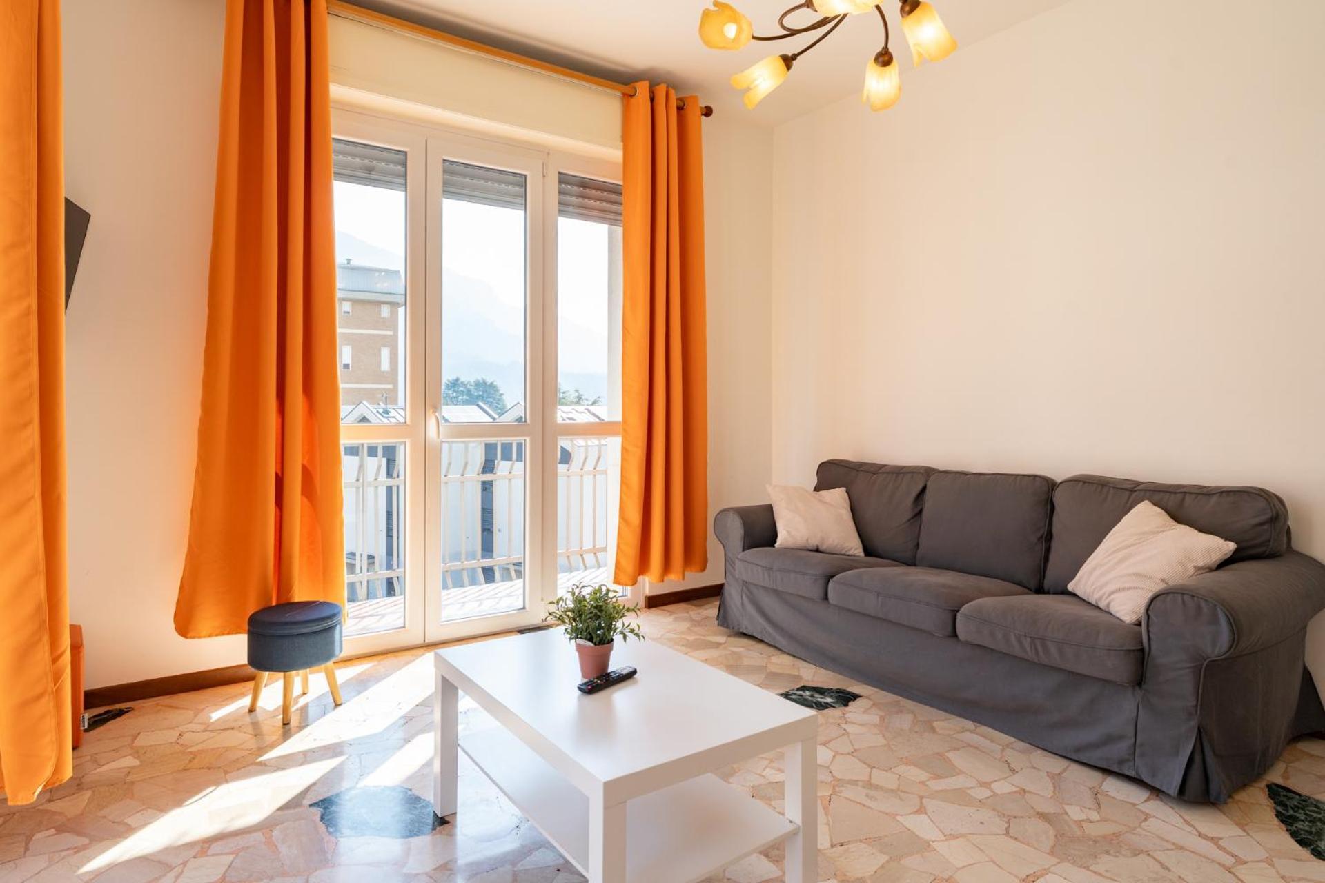 Spacious Apartment With Panoramic Views In Лекко Екстер'єр фото