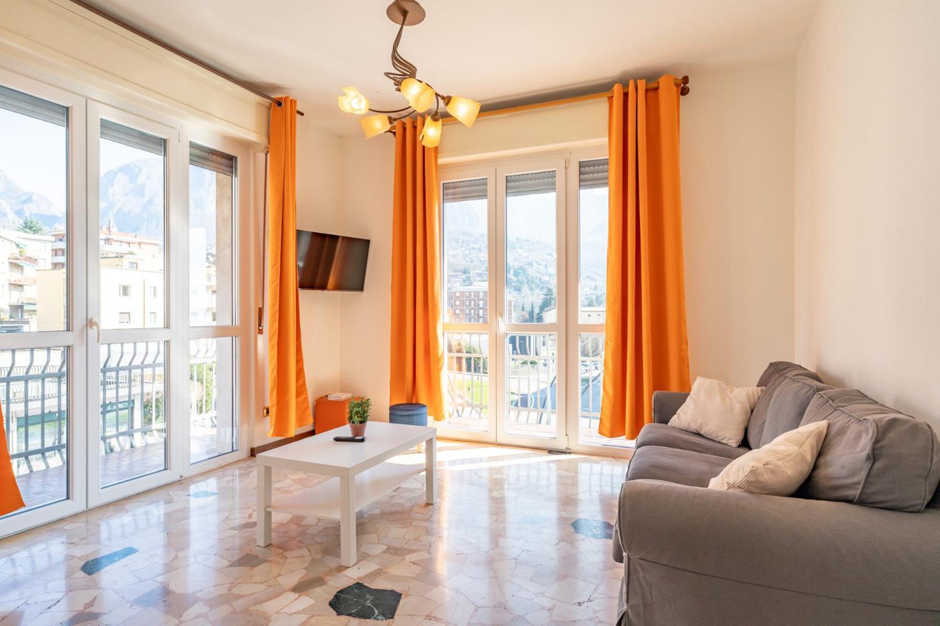 Spacious Apartment With Panoramic Views In Лекко Екстер'єр фото
