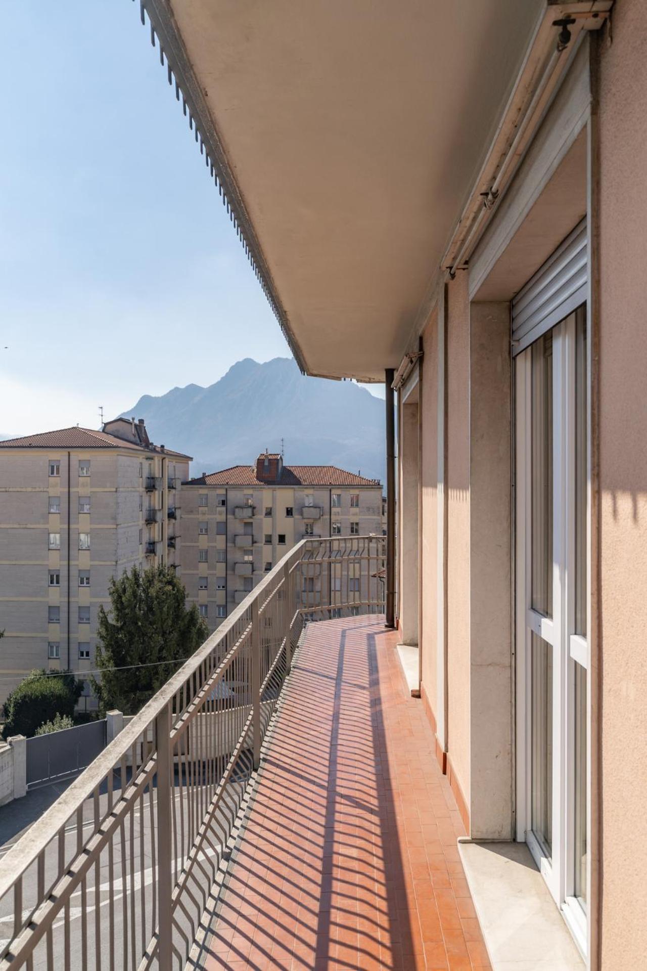 Spacious Apartment With Panoramic Views In Лекко Екстер'єр фото